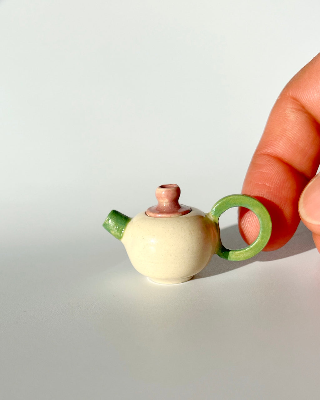 Tetera rosa y verde