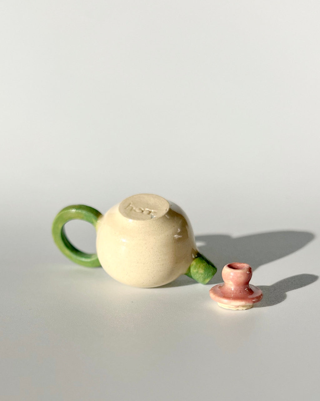 Tetera rosa y verde