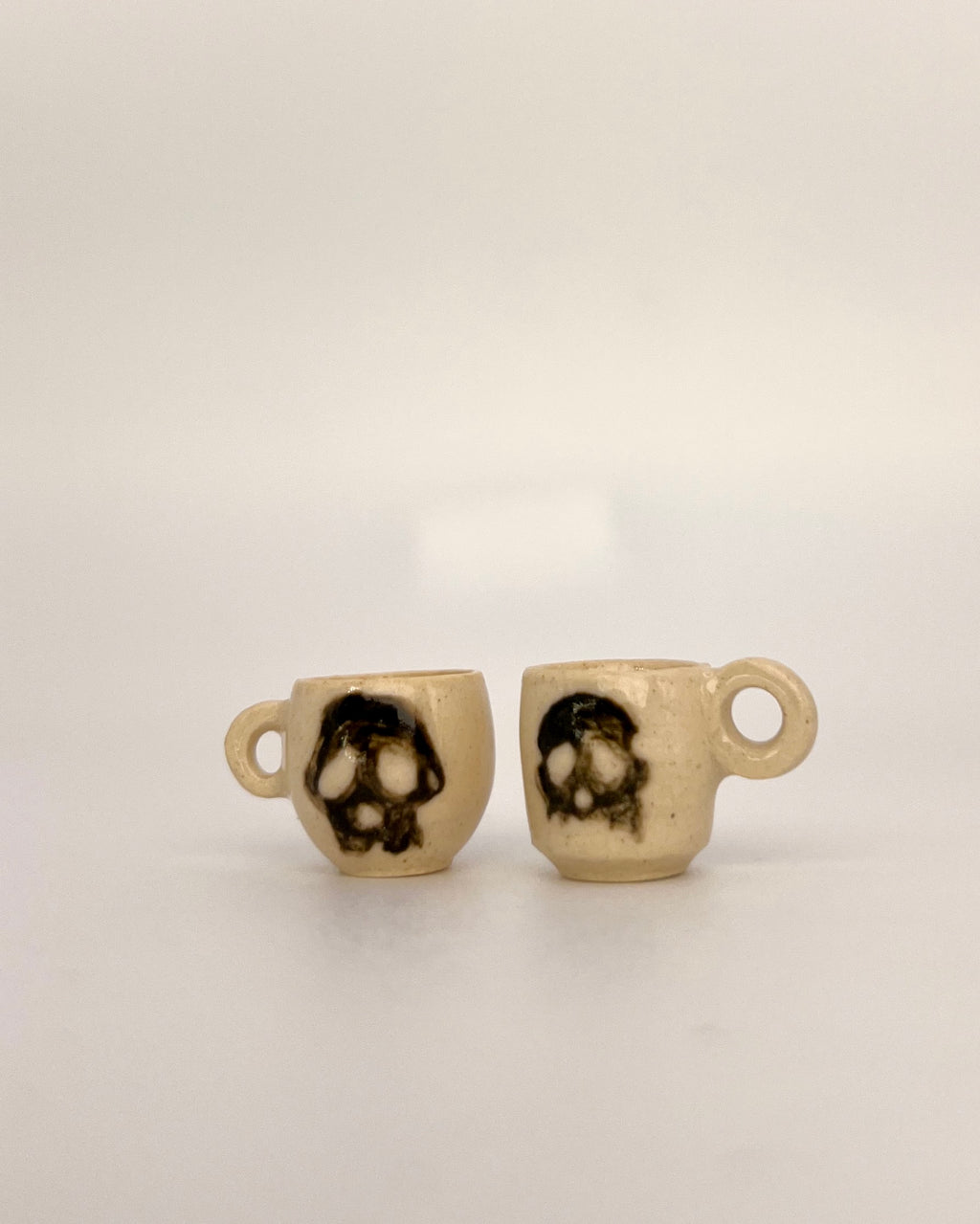 Tacita calavera y corazón