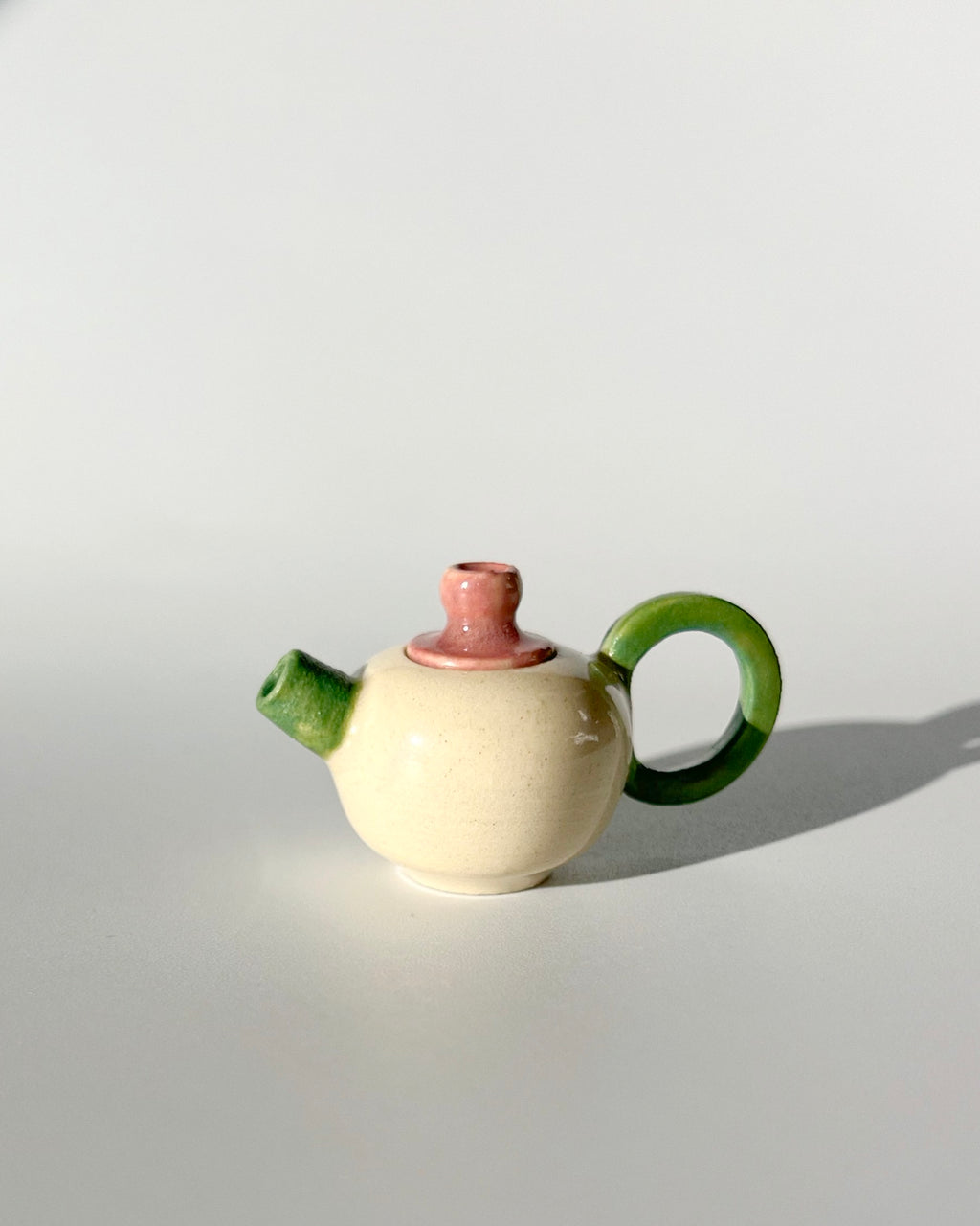 Tetera rosa y verde