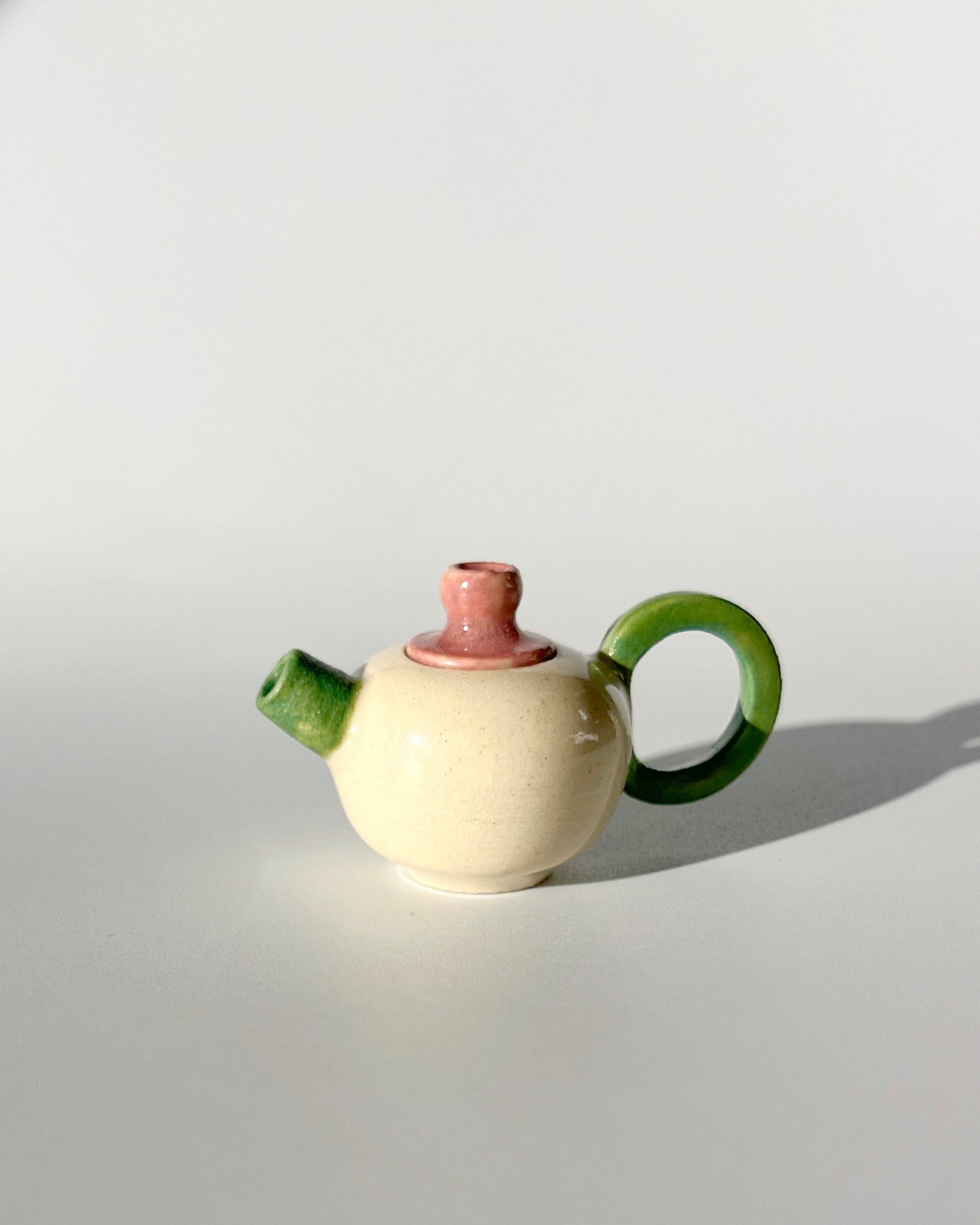 Tetera rosa y verde