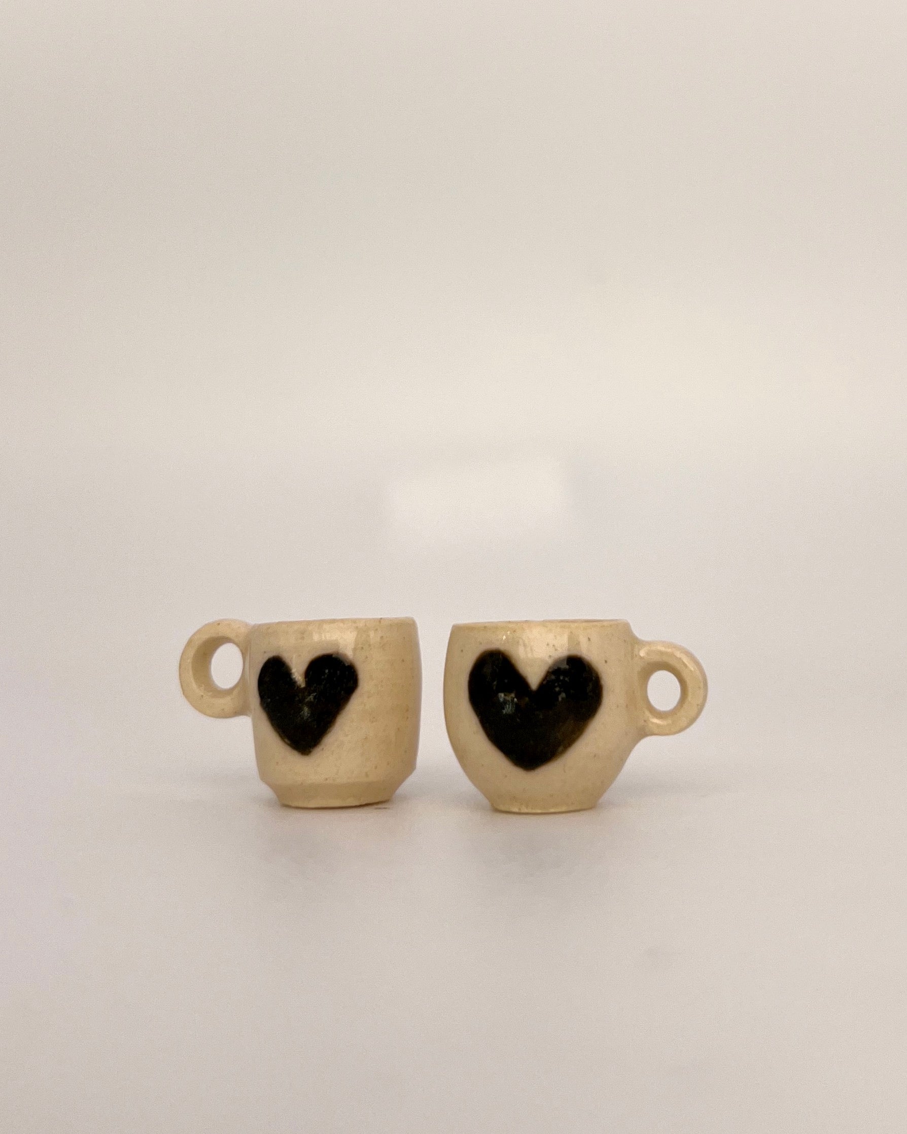 Tacita calavera y corazón
