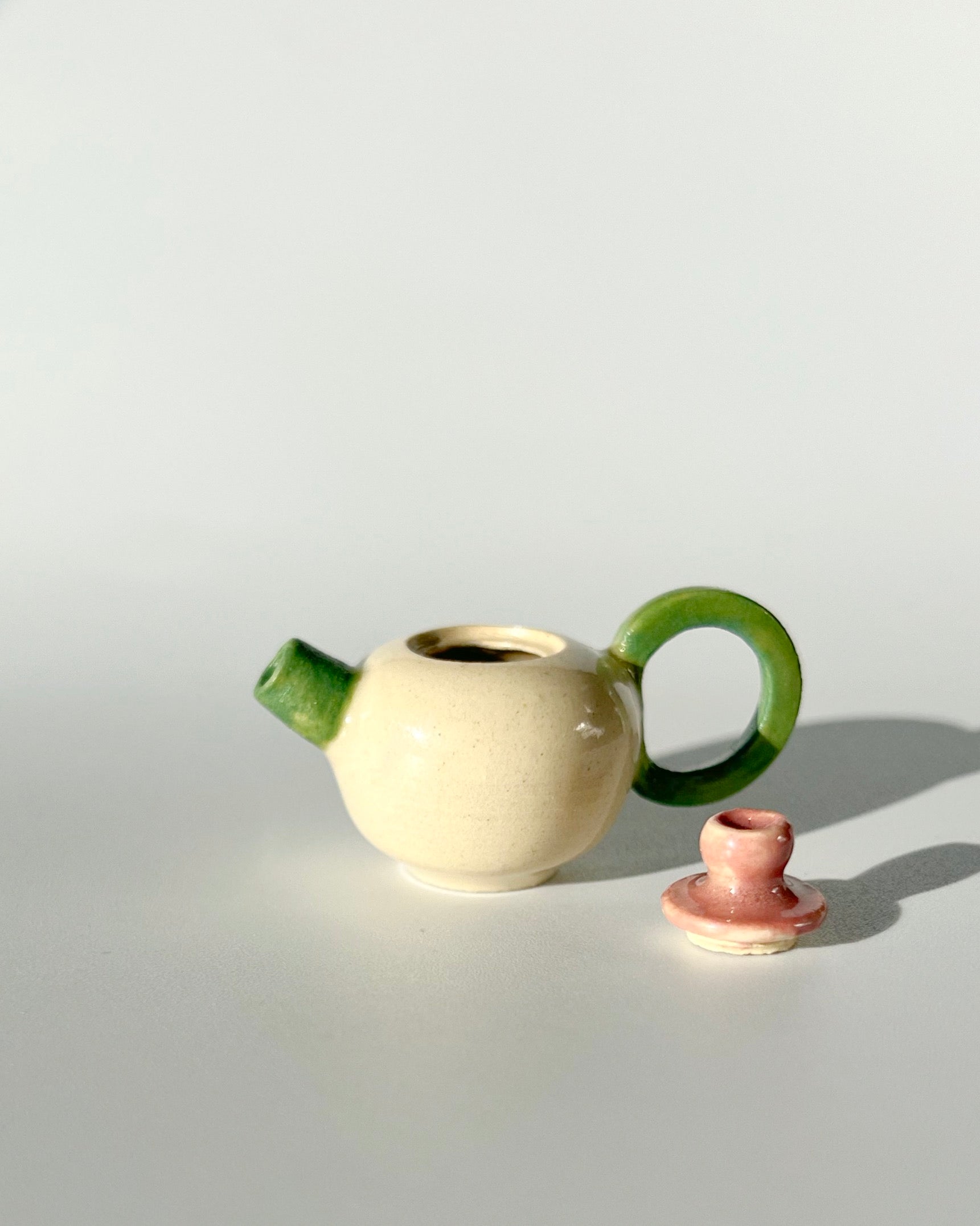 Tetera rosa y verde